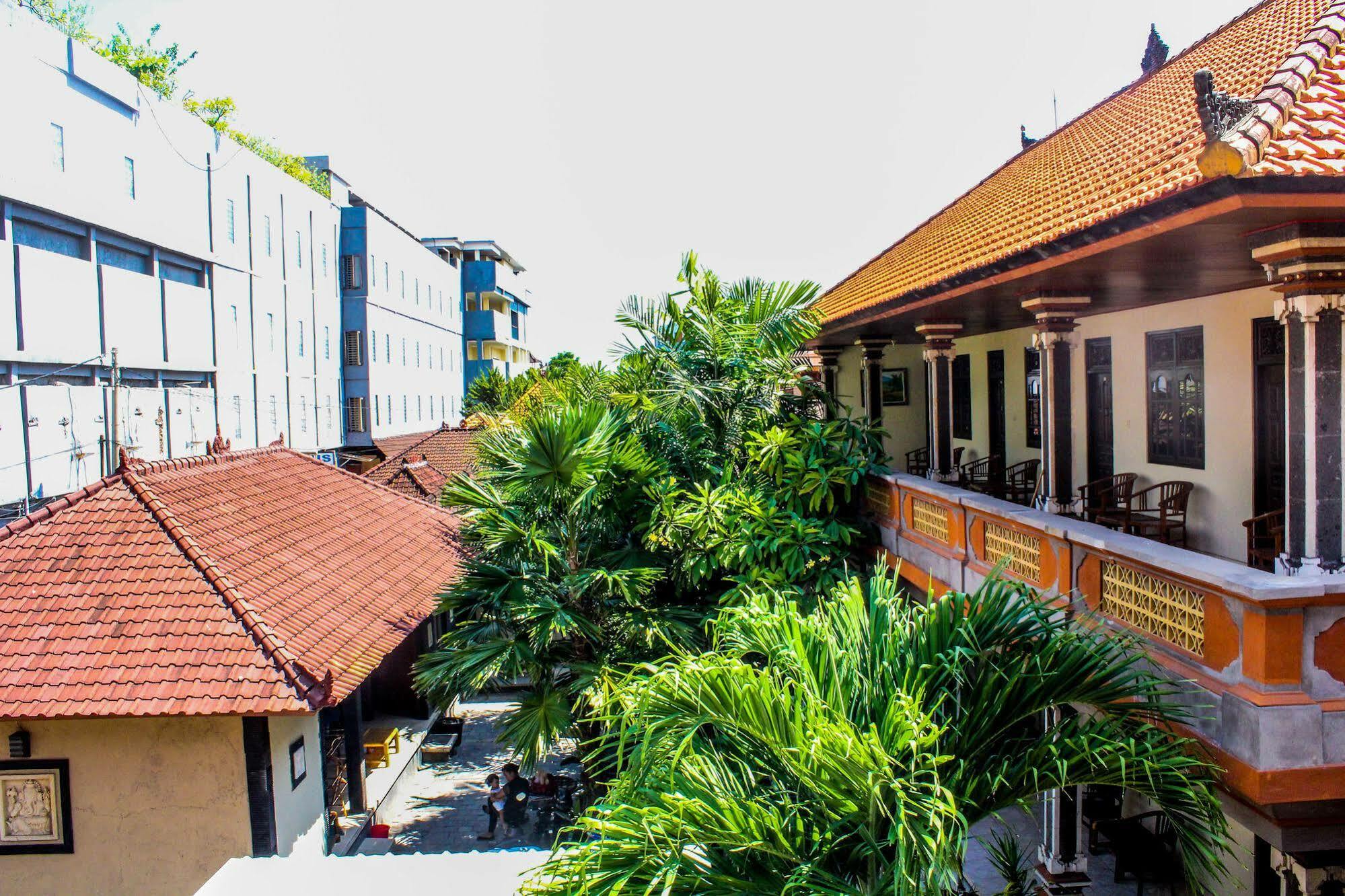 Lolo Beach Inn Legian Dış mekan fotoğraf