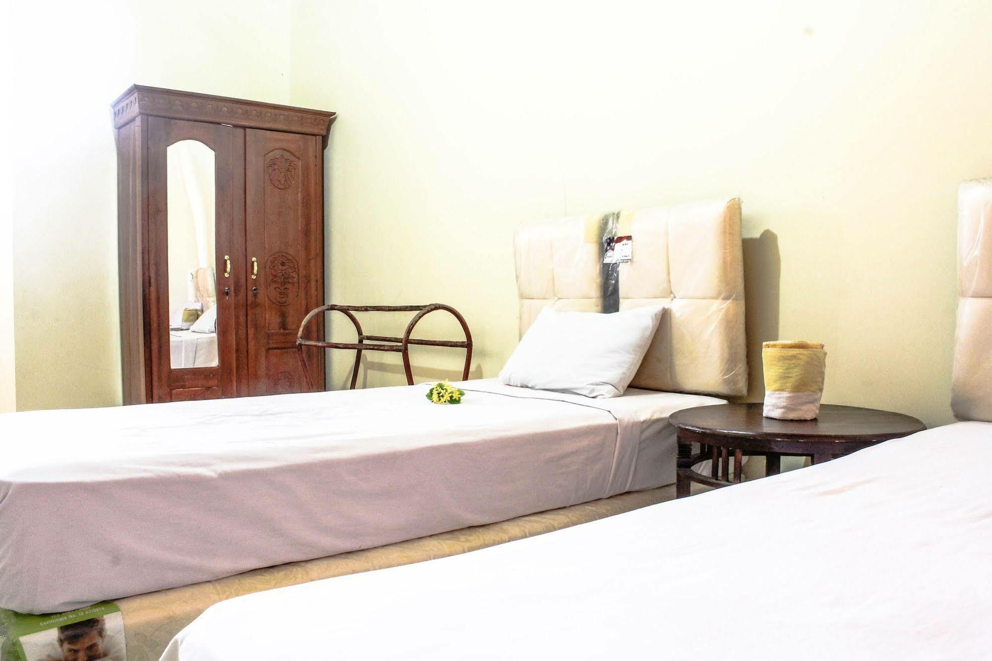 Lolo Beach Inn Legian Dış mekan fotoğraf